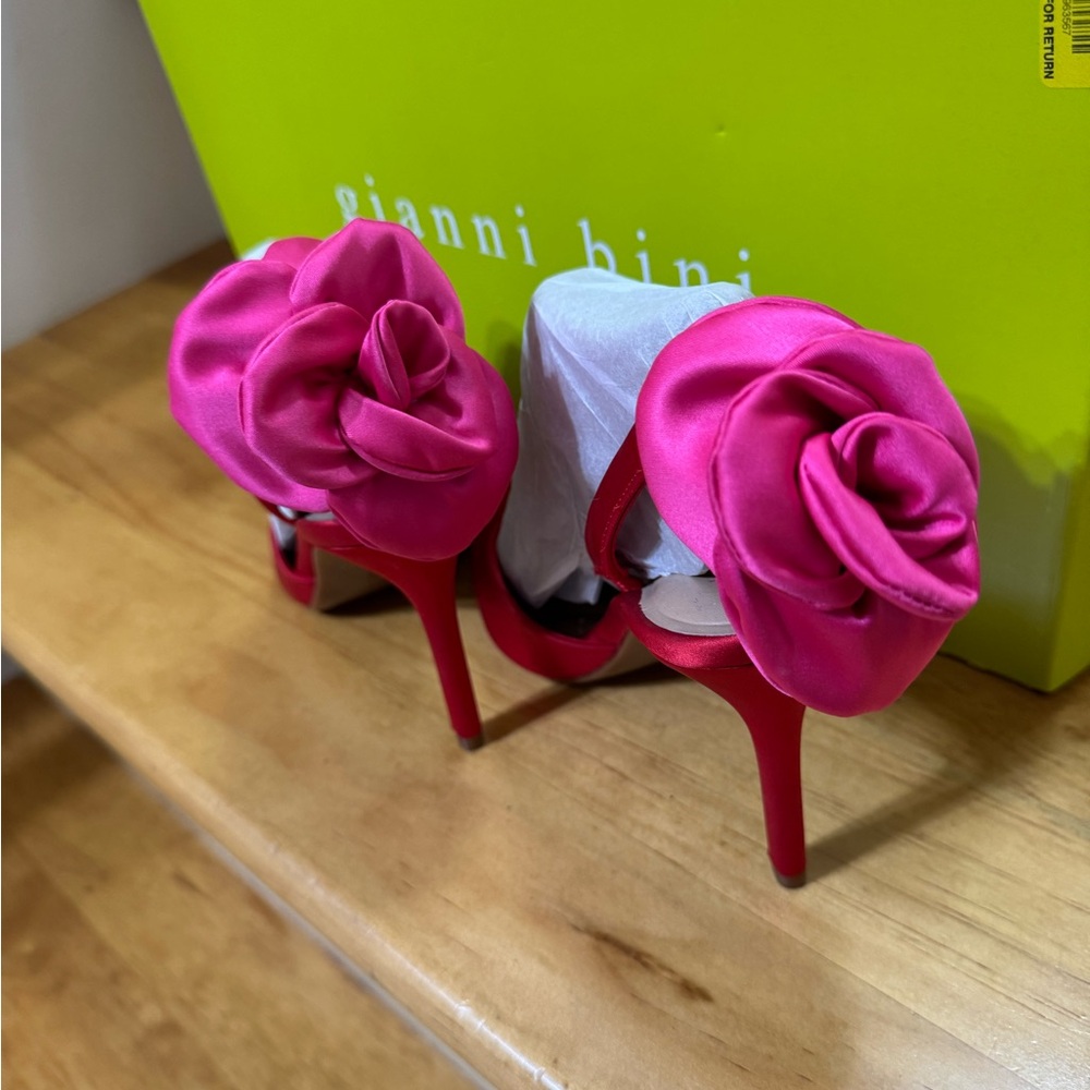 Gianni Bini -Elegant Red Women's Heels with Floral Accent - Picture 3 of 5